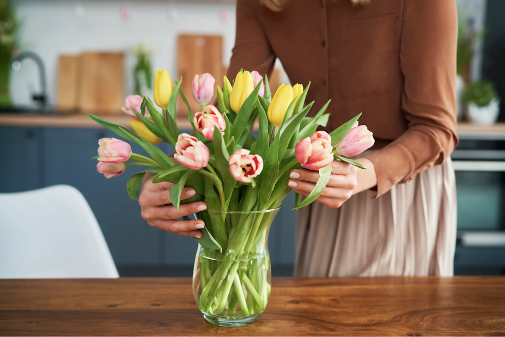 Tips-for-prolonging-fresh-flowers-in-vase